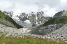 Georgien - Wanderung zum Fuße des Schchara-Gletschers