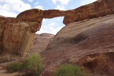 Jordanien – Felsenbrücke von Umm Fruth im Wadi Rum