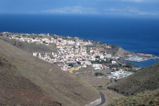 La Gomera: San Sebastian mit Teneriffa im Hintergrund