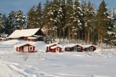 Lapplands Drag: Gästehütten vor dem Haupthaus