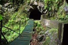 Madeira - wackelige, verrostete Brücke