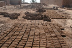 Marokko: Lehmziegelherstellung