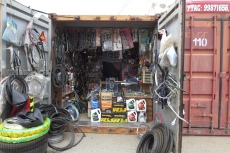 Mongolei: Ersatzteileladen auf dem Markt in Kharkhorin
