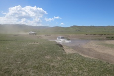 Mongolei: Mal wieder durchs Wasser