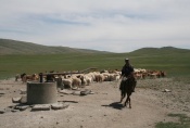 Mongolei: Tiefbrunnen