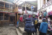 Nepal - Buntes Treiben in Namche Bazar