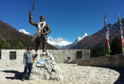 Nepal - Am Tenzing-Norgay-Denkmal
