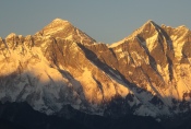 Nepal - Mt. Everest (8848m) und Lhotse (8516m) im Sonnenuntergang