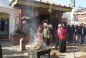 Nepal - Opfergaben an der Bodnath-Stupa