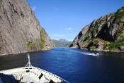 Nordkap, Hurtigruten und Lofoten: Ausfahrt aus dem Trollfjord
