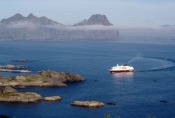 Nordkap, Hurtigruten und Lofoten: Hurtigruten vor Svolvær