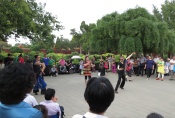Spontane Gesangsveranstaltung im Jingshan-Park