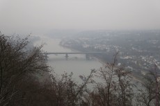 Rheinburgenweg #2 - Der Rhein bei Koblenz im Dunst