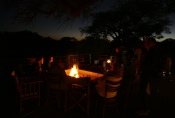 Botswana - Am Lagerfeuer der Mogotlho-Lodge